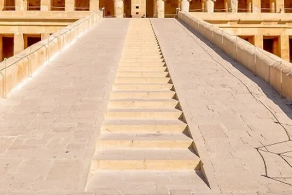 Queen-Hatshepsut-Temple-Trips-in-Egypt-550x600.jpg (1)