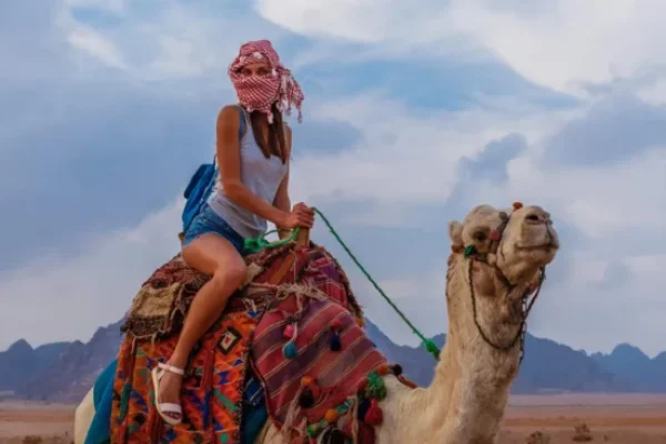 bigstock-Tourist-Woman-In-Traditional-A-246330278-scaled-1-550x660